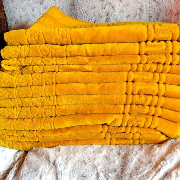 1 Left! BRAND NEW Versace Home Medusa & Greek Key Towel or Bath Mat - Picture 6 of 8